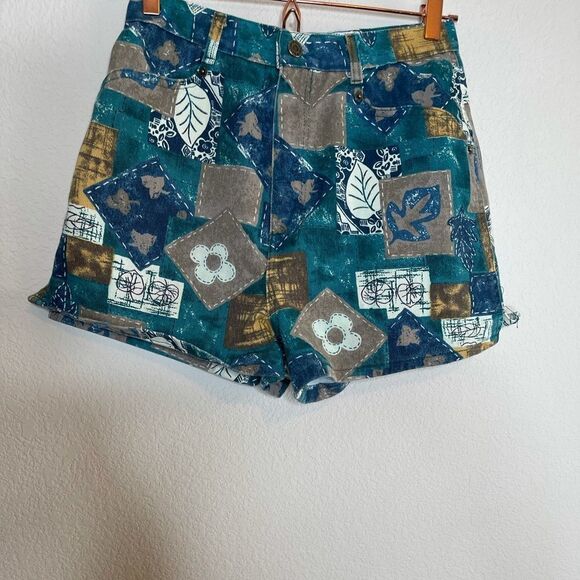 Vintage printed denim natural waist shorts - Picture 2 of 8